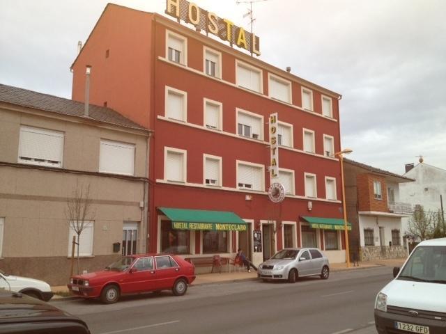 Monteclaro Pensión *